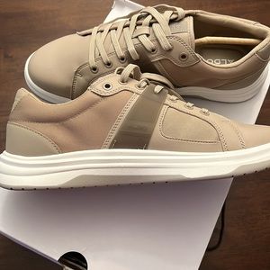 🌺 - Aldo Makau Sneakers (NIB)